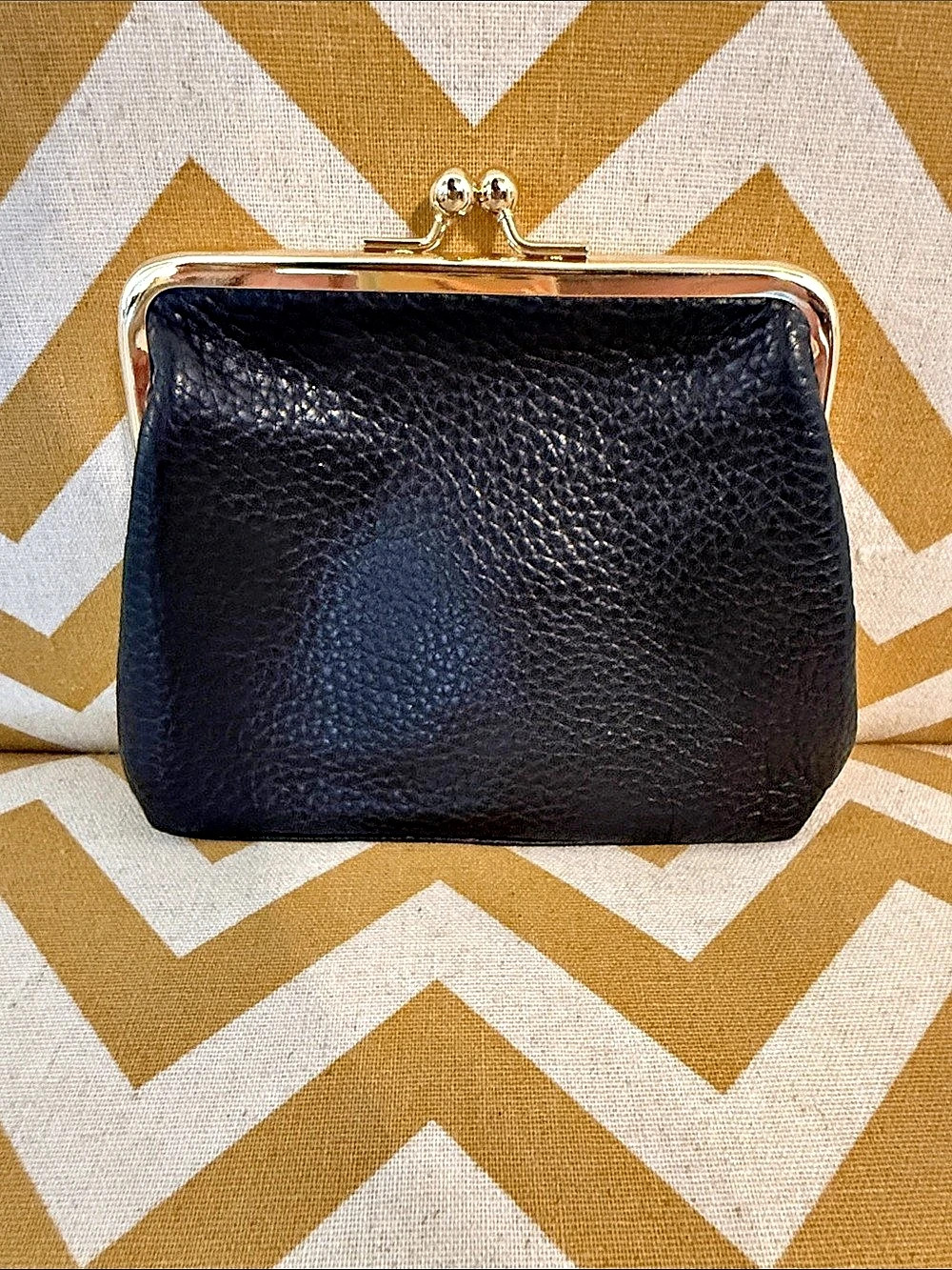 NWOT Dooney & Bourke Pebble Grain Leather Kiss Lock Coin Wallet - Picture 2 of 5